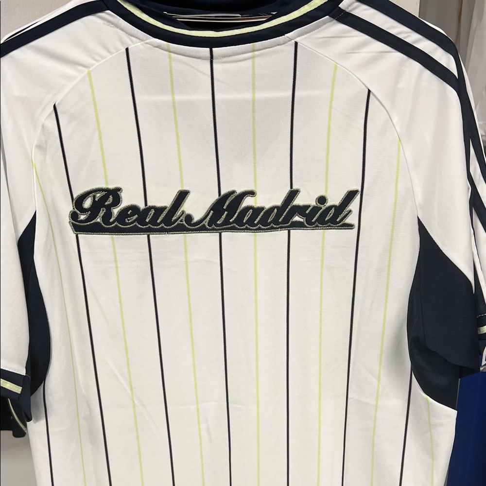 Real Madrid jersey special edition - Picture 3 of 3